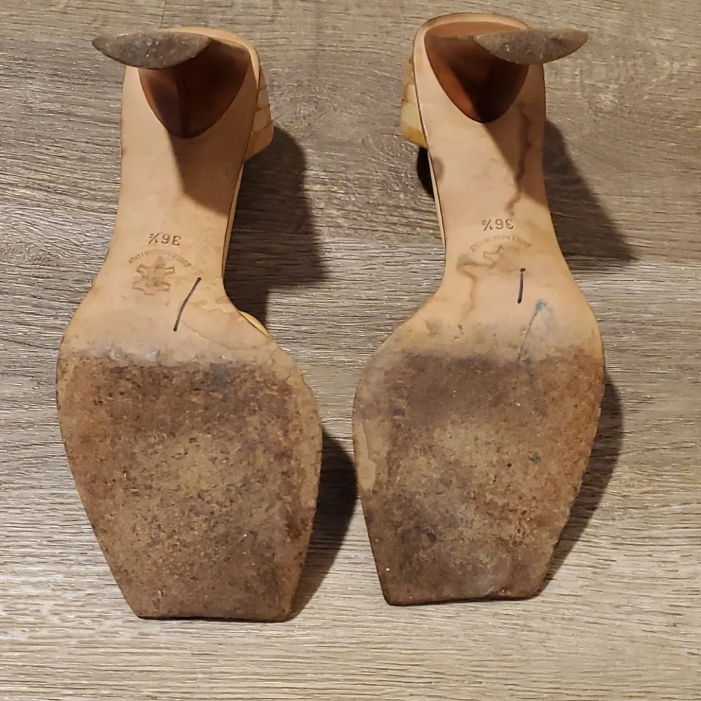 Basket Weave imprinted Square Toe Heels